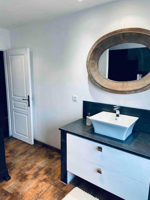 Maison Climatisee Avec Stationnement Et Wifi Bram